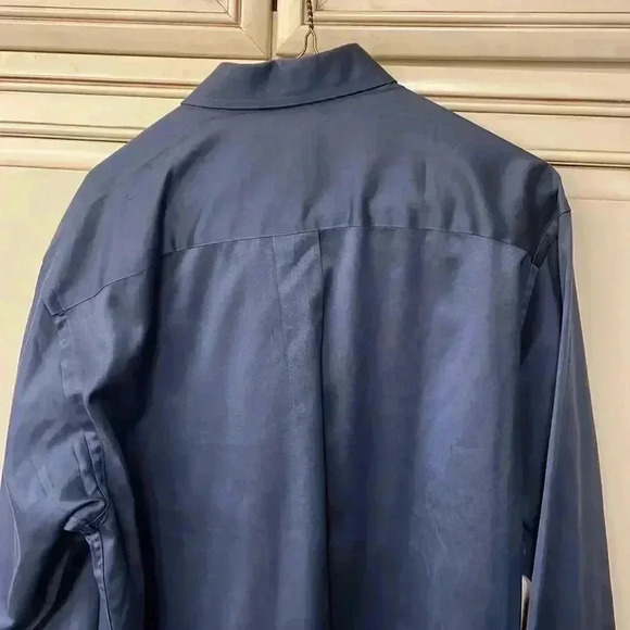 Jos. A. Bank travelers collection shirt, size Medium. Excellent condition. - Picture 4 of 5